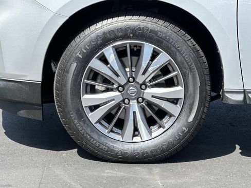 Used 2019 Nissan Pathfinder SL FWD image 9