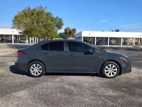 Used 2025 Toyota Corolla LE image 3