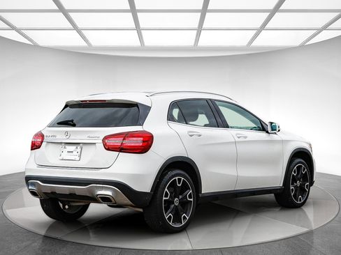 Used 2020 Mercedes-Benz GLA 250 4MATIC image 3