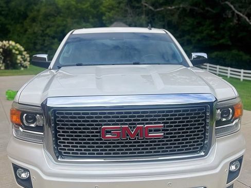 Used 2014 GMC Sierra 1500 Denali w/ Driver Alert Package AWD/4WD image 3