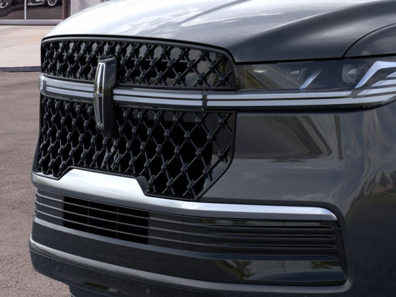New 2026 Lincoln Navigator Reserve w/ Jet Appearance Package AWD/4WD image 17