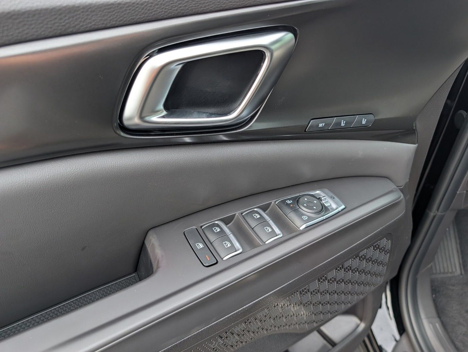 New 2027 Kia Carnival SX w/ Dark Edition Package FWD image 34