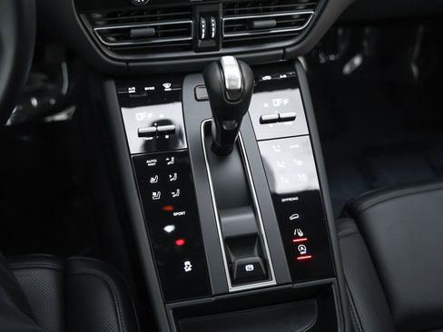 Used 2025 Porsche Macan image 20