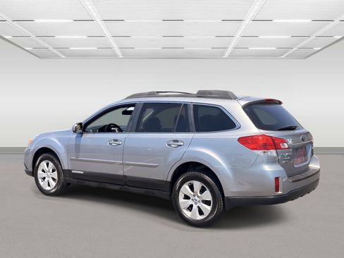 Used 2011 Subaru Outback 2.5i Limited w/ Popular Equipment Group 2A AWD/4WD image 2