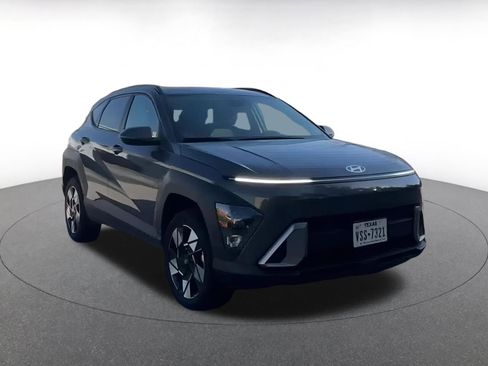 Used 2025 Hyundai Kona SEL image 3