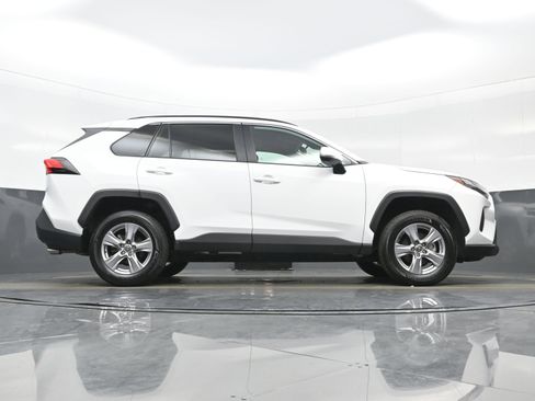 Used 2025 Toyota RAV4 XLE AWD/4WD image 33