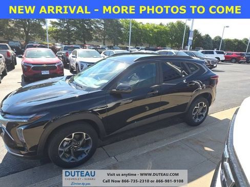 Certified 2024 Chevrolet Trax LT w/ Driver Confidence Package FWD image 1