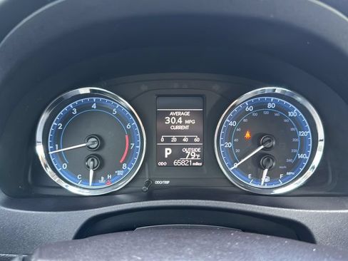 Used 2018 Toyota Corolla LE FWD image 29