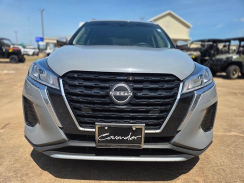 Used 2024 Nissan Kicks SV FWD image 2