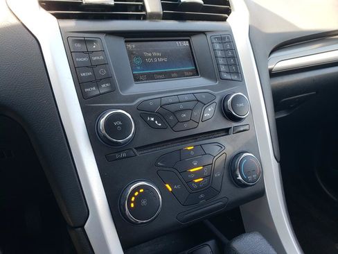 Used 2015 Ford Fusion SE FWD image 16
