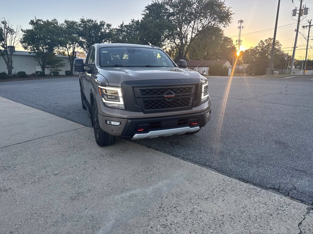 Used 2021 Nissan Titan PRO-4X w/ Pro-4x Convenience Package AWD/4WD image 5