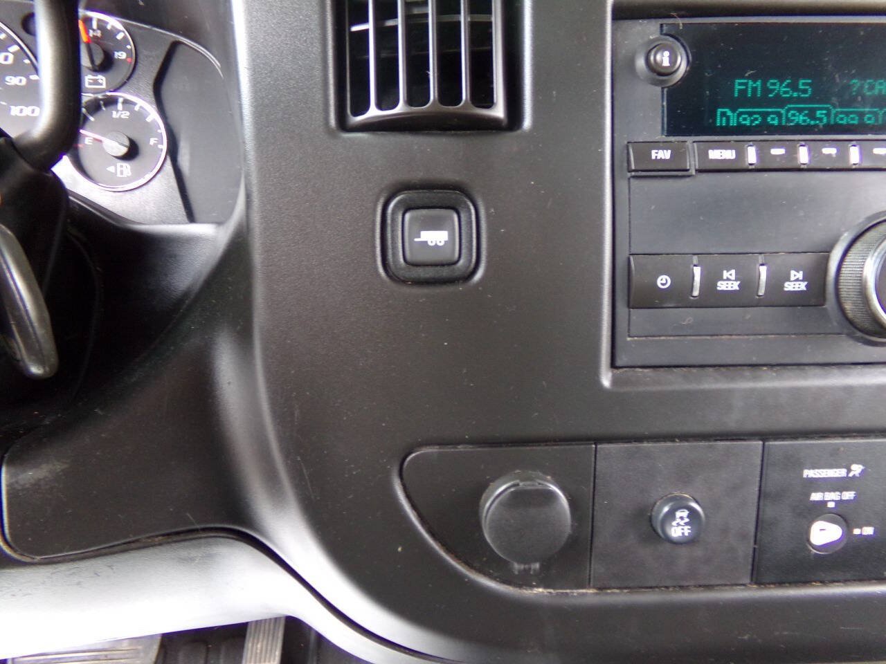 Used 2015 Chevrolet Express 2500 RWD image 34