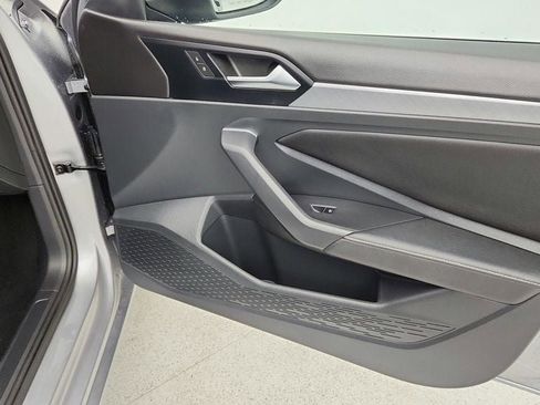 Used 2024 Volkswagen Jetta SE image 27