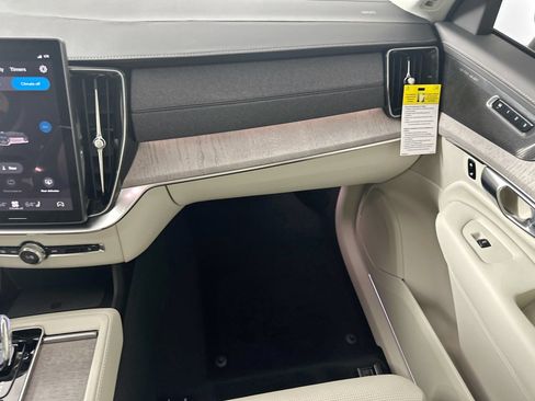 New 2026 Volvo XC90 B6 Ultra w/ Protection Package Premier AWD/4WD image 25