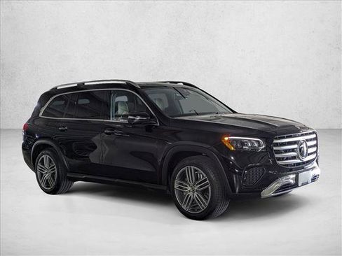 Certified 2025 Mercedes-Benz GLS 450 4MATIC image 3