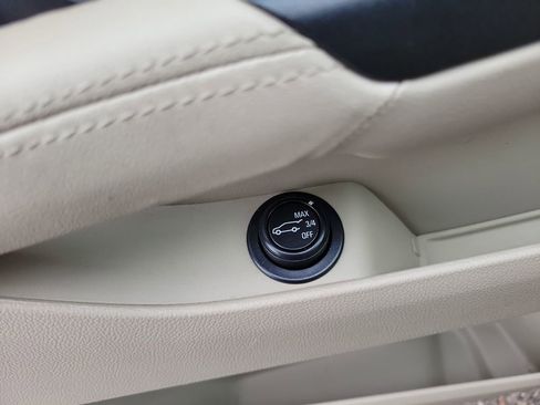 Used 2016 Cadillac SRX Luxury w/ Driver Awareness Package image 28