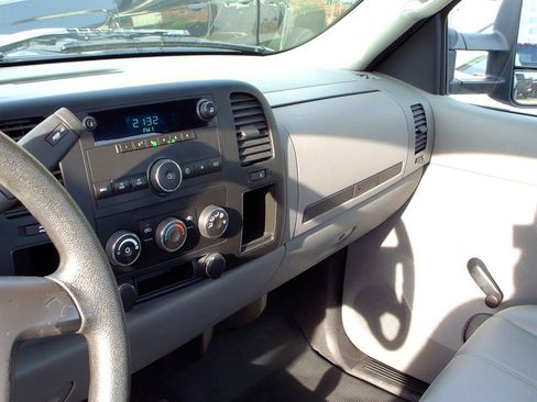Used 2009 Chevrolet Silverado 2500 W/T AWD/4WD image 7