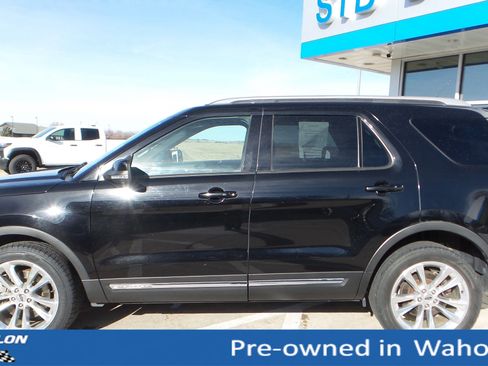 Used 2018 Ford Explorer XLT w/ Equipment Group 201A image 2