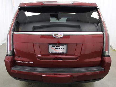 Used 2017 Cadillac Escalade ESV Luxury image 6