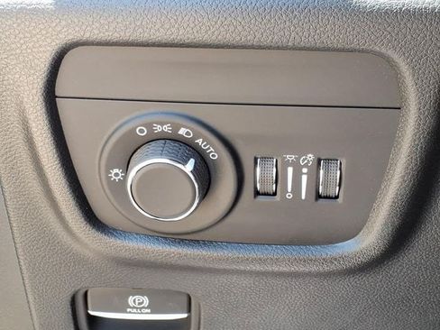 Used 2023 Jeep Grand Cherokee Altitude AWD/4WD image 19