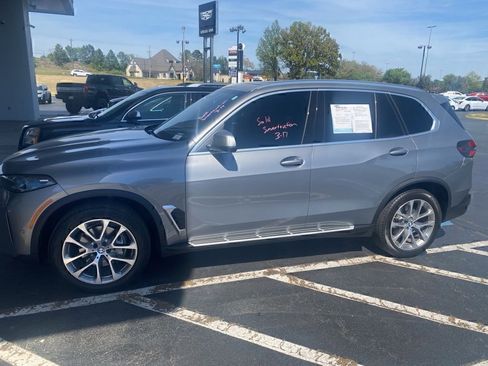 Used 2024 BMW X5 xDrive40i AWD/4WD image 2