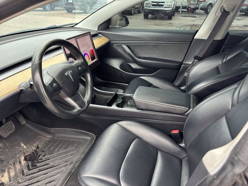 Used 2018 Tesla Model 3 Mid Range RWD image 2