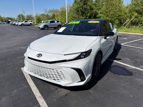 Used 2025 Toyota Camry XSE AWD/4WD image 2