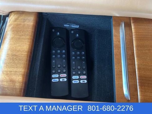 Used 2022 Jeep Grand Wagoneer Series III w/ Rear Seat Video Group 1 AWD/4WD image 44