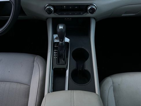 Used 2025 Nissan Altima 2.5 SV image 14