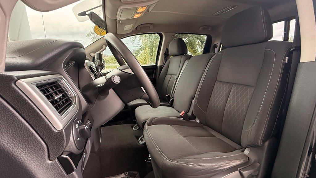 Used 2017 Nissan Titan SV RWD image 4