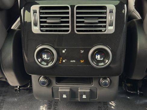 Used 2020 Land Rover Range Rover HSE image 40