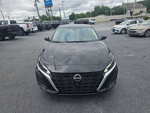 Used 2025 Nissan Altima 2.5 SV FWD image 3