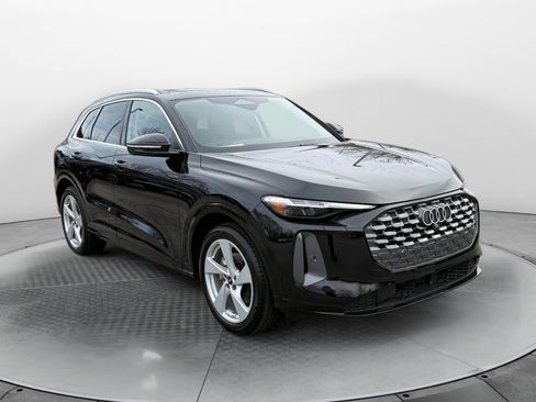 New 2025 Audi Q5 Prestige image 1