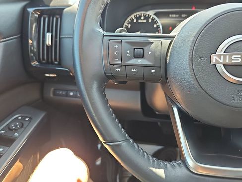 Used 2025 Nissan Pathfinder SV FWD image 23