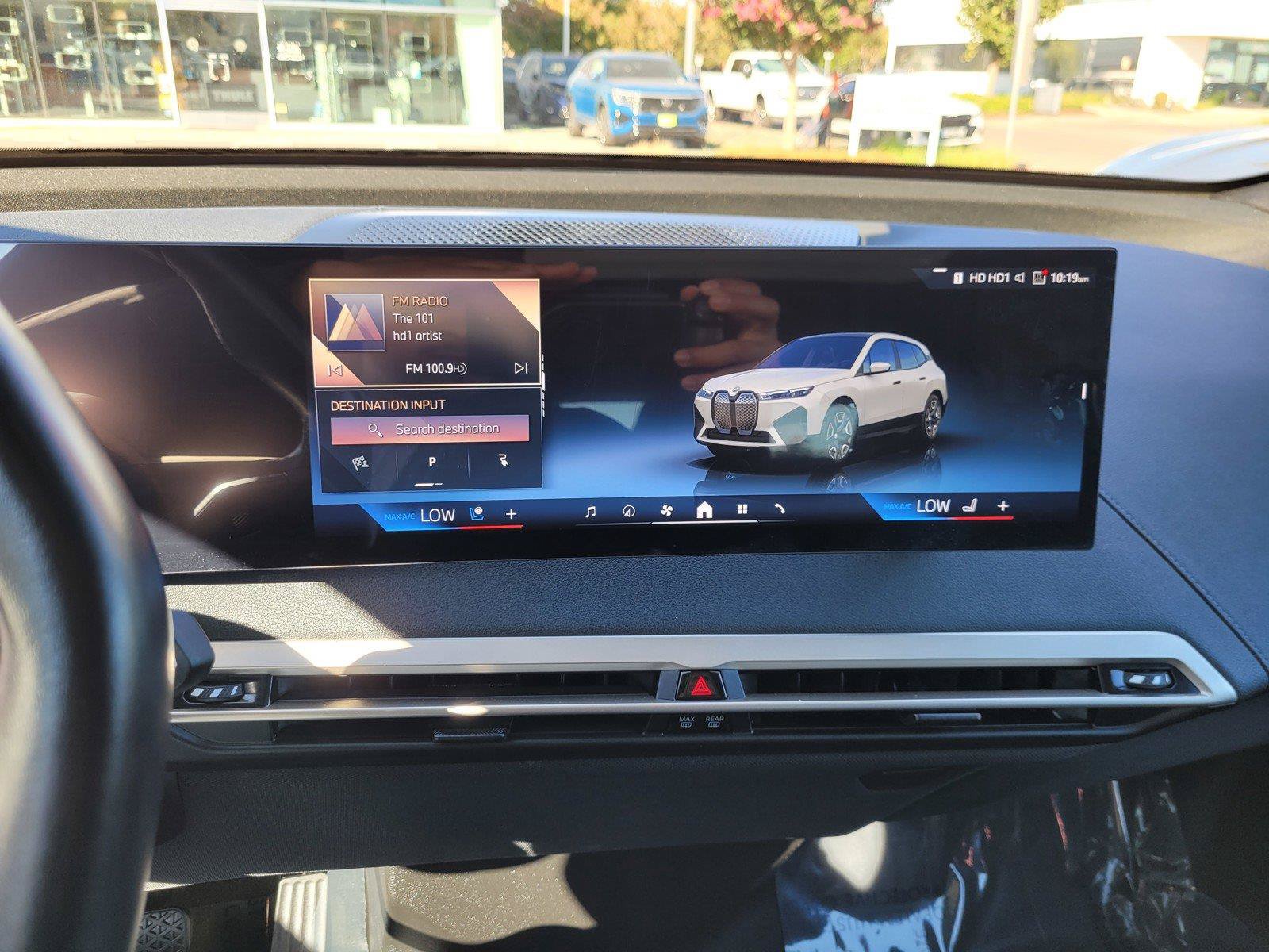 Used 2024 BMW iX xDrive50 w/ Premium Package AWD/4WD image 29