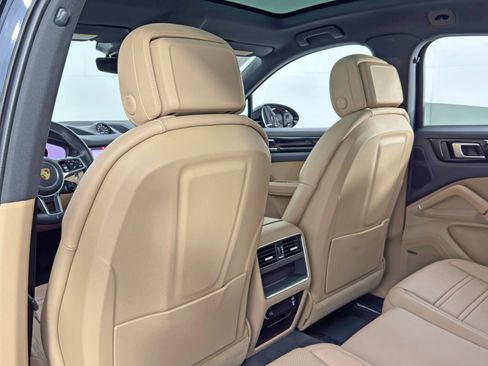 Used 2021 Porsche Cayenne Coupe image 35