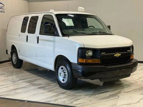 Used 2015 Chevrolet Express 3500 image 3