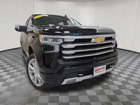 Used 2025 Chevrolet Silverado 1500 High Country w/ Technology Package AWD/4WD image 2