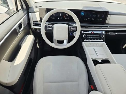 Used 2025 Hyundai Santa Fe SE FWD image 7
