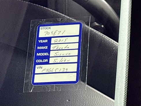 Used 2015 Toyota Sienna SE w/ SE Preferred Package FWD image 24