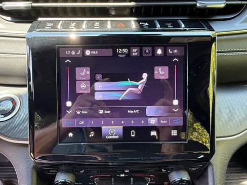 Used 2025 Jeep Grand Cherokee Altitude AWD/4WD image 22