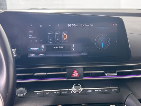 Used 2021 Hyundai Elantra Limited image 15