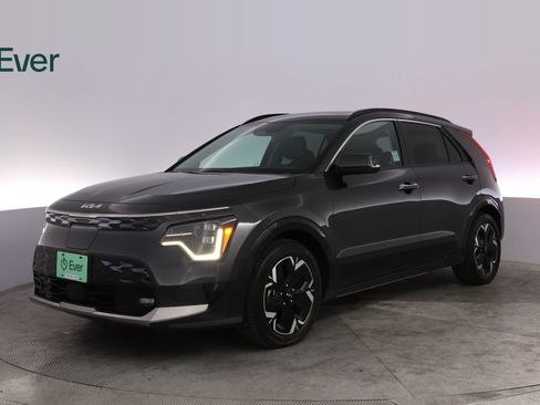 Used 2023 Kia Niro Wave w/ Wave Preserve Package FWD image 2