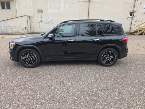 Used 2023 Mercedes-Benz GLB 250 4MATIC image 4
