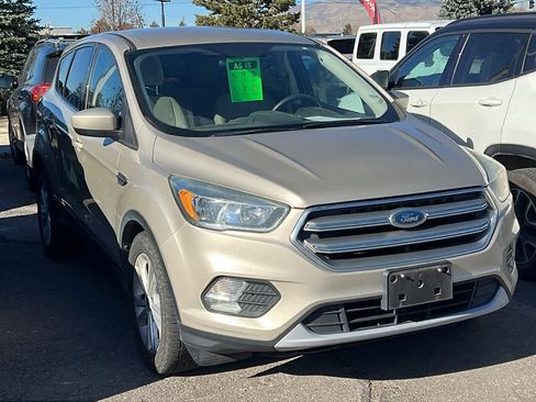 Used 2017 Ford Escape SE image 3