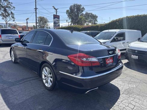 Used 2012 Hyundai Genesis 3.8 RWD image 5