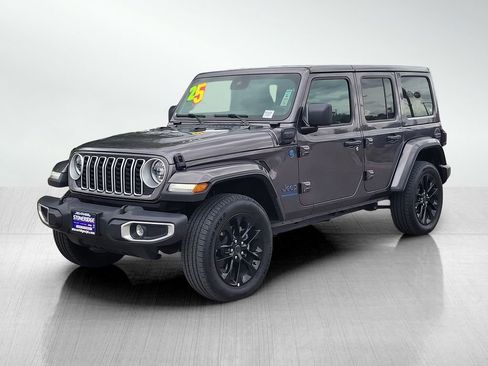 Used 2025 Jeep Wrangler Unlimited Sahara w/ Safety Group AWD/4WD image 8