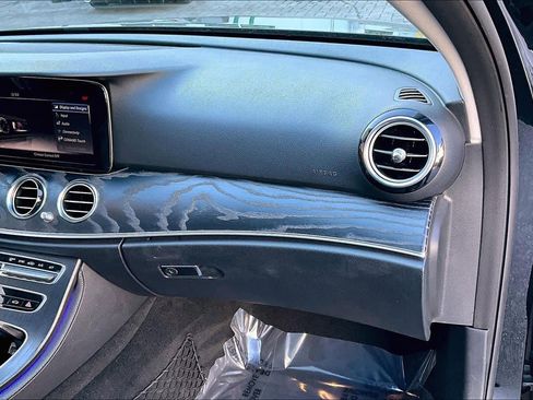 Used 2018 Mercedes-Benz E 300 E 300 image 18