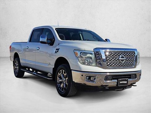 Used 2017 Nissan Titan SL w/ Chrome Package image 3
