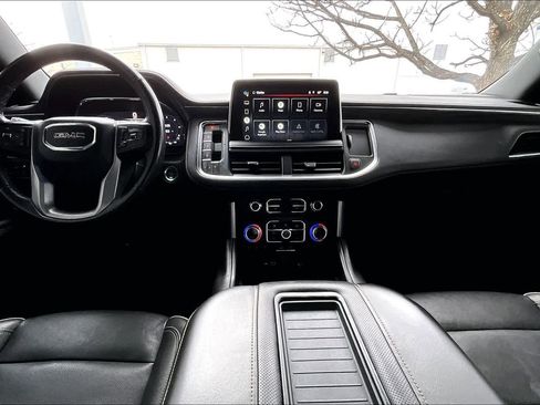 Used 2022 GMC Yukon SLT w/ SLT Premium Package image 16